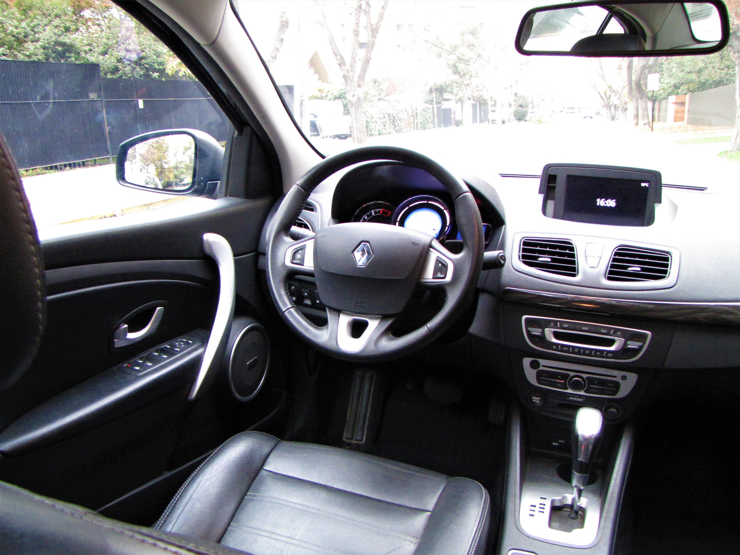 VENDIDO - Renault New Fluence